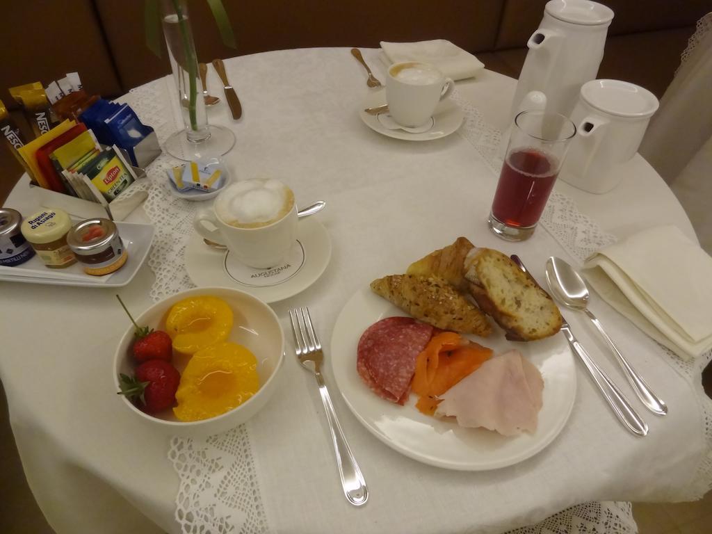 Augustana House And Suites Рим Экстерьер фото